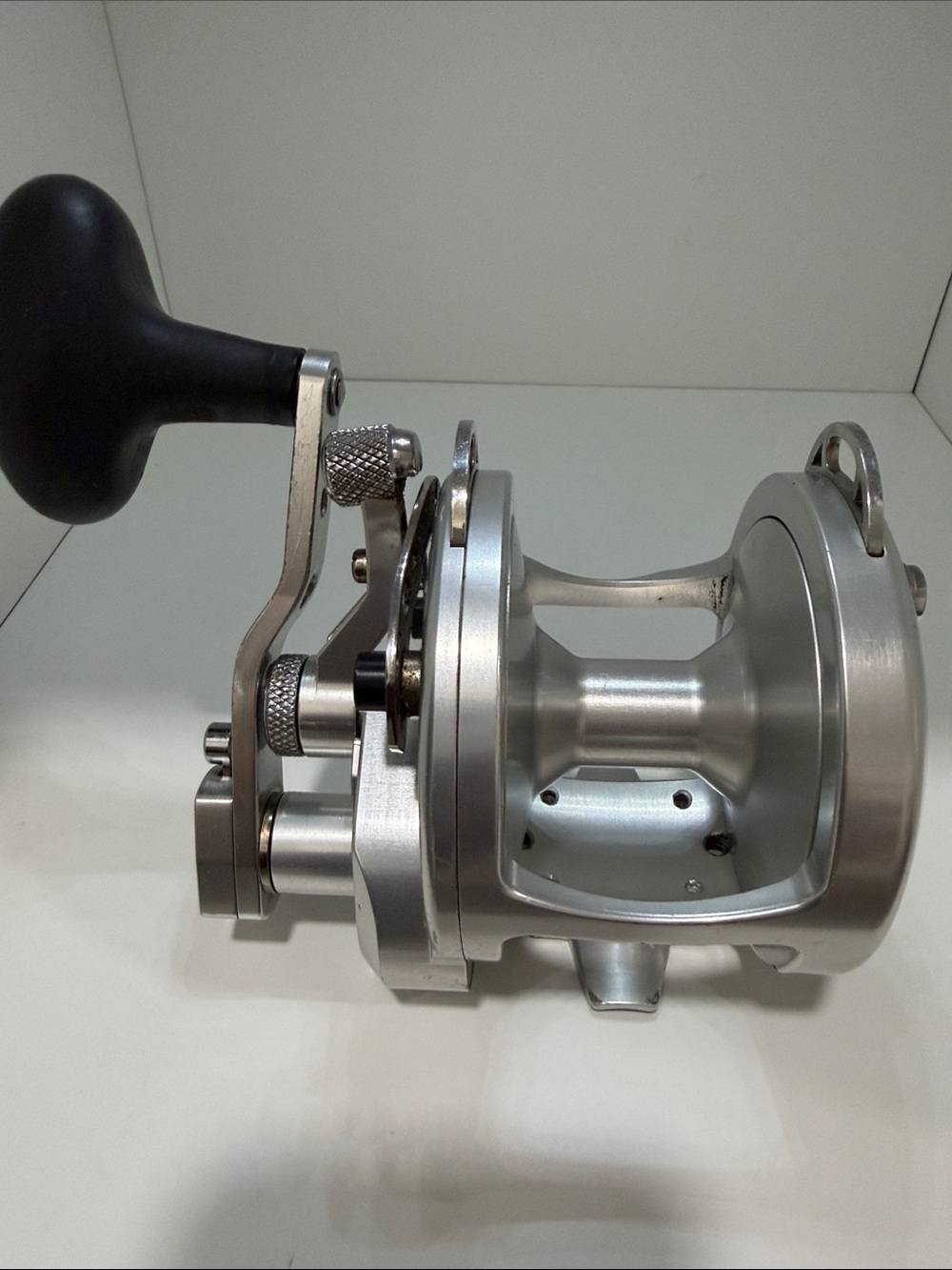 Avet HX5/2 Speed Sliver Offshore Fishing Reel - Picture 2 of 4